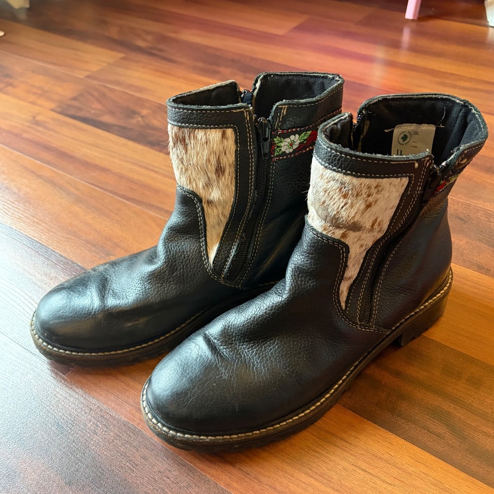 Martino Canada Black Leather Cowhide Fur Floral Embroidered Ankle Boots‎ 7.5